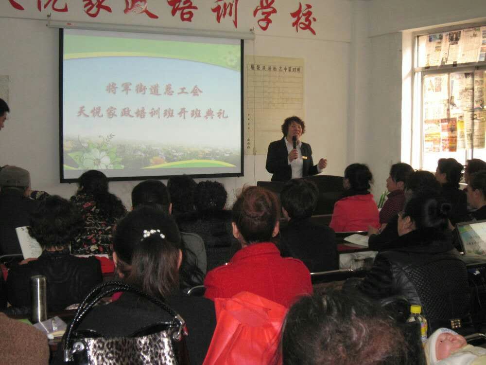 走进社区
