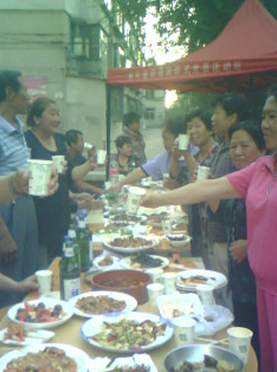 喜迎中秋节居民共聚餐