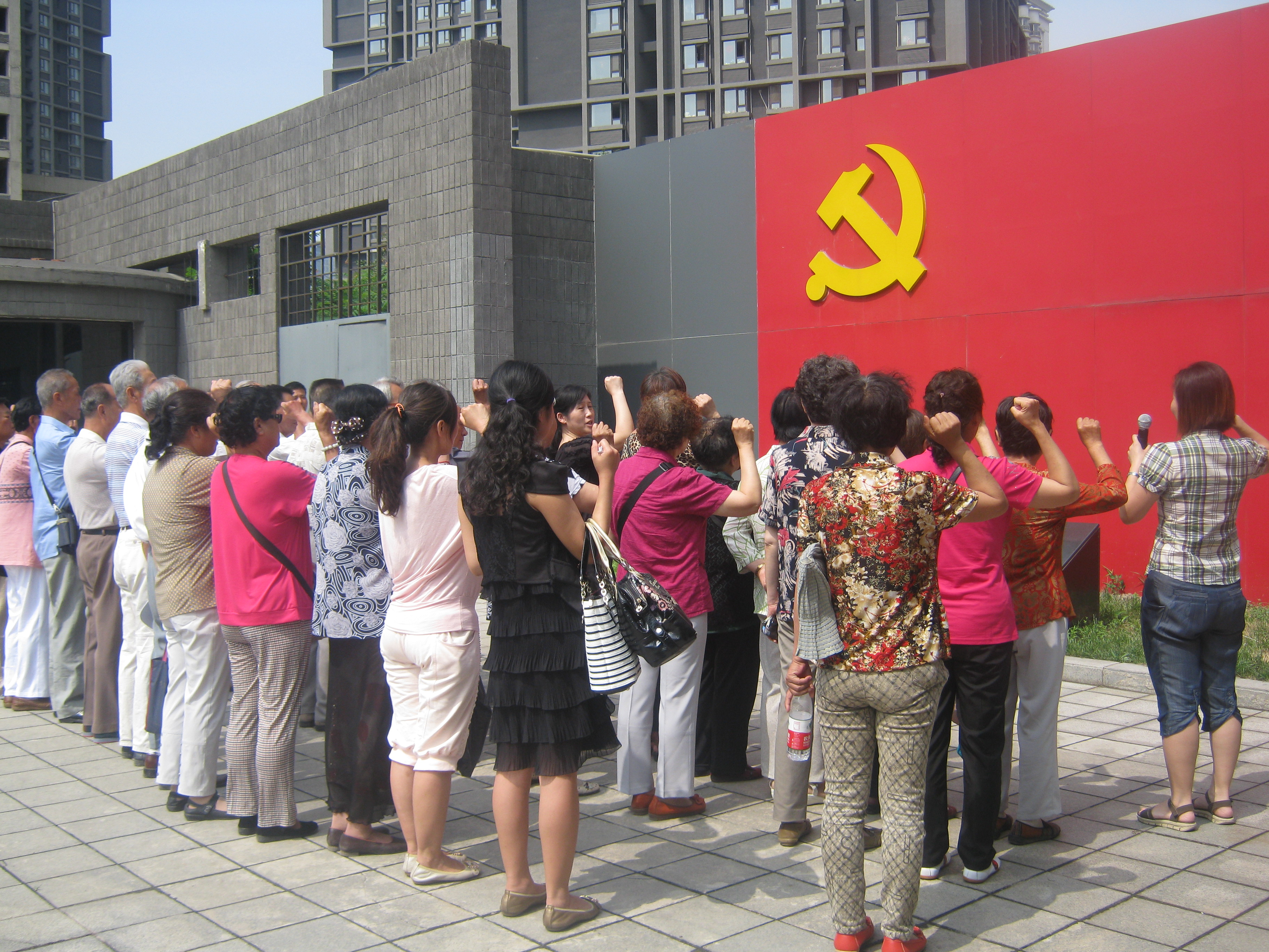组织党员开展重温党史，我为党旗添风彩活动