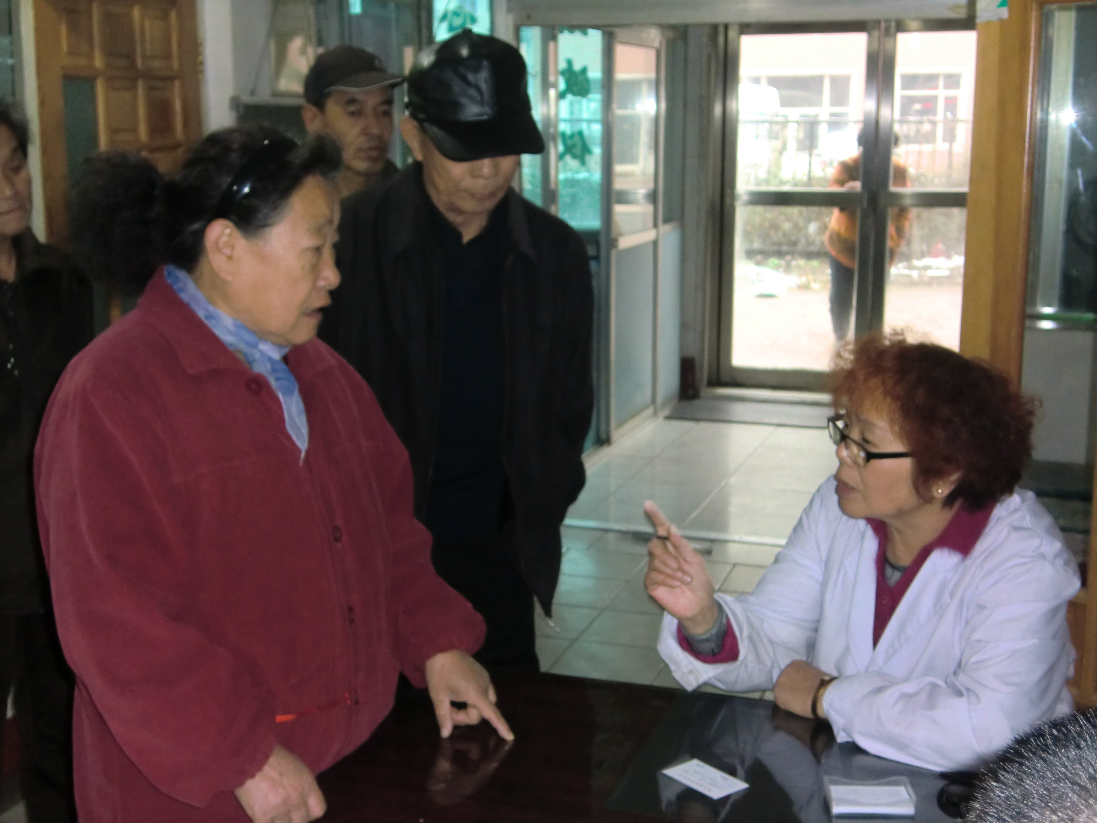 社区卫生服务站到社区为居民做健康咨询