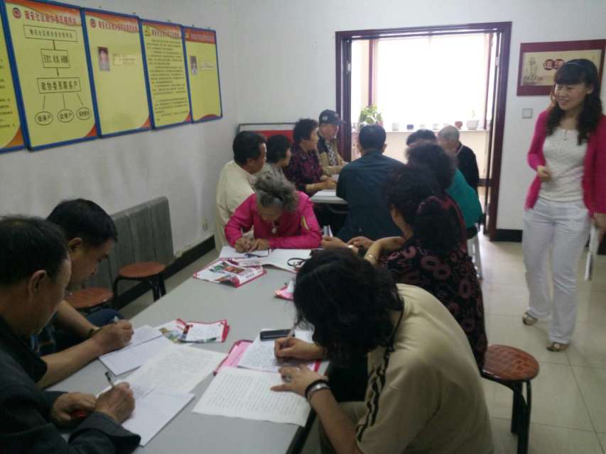 社区召开两学一做培训会