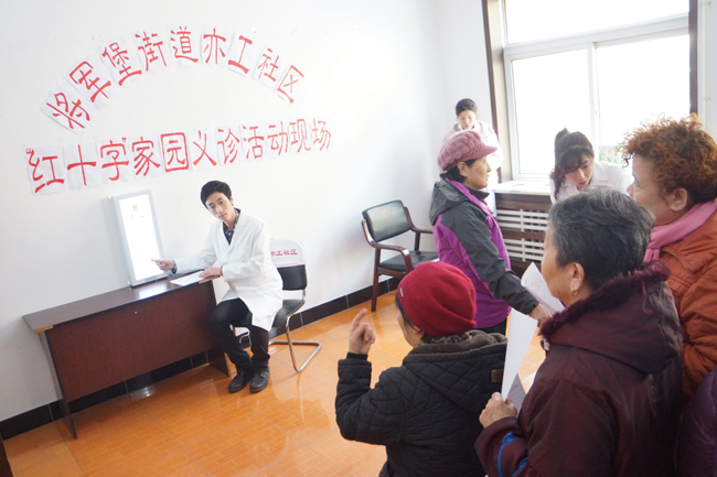 红十字家园为社区妇女免费体检